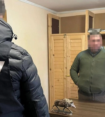 На Прикарпатті чотирьох посадовців лісгоспу підозрюють у незаконних рубках на 257 млн грн