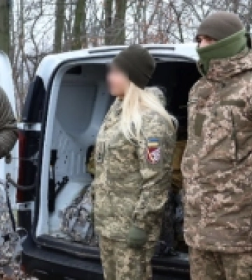 Наплічники для звільнених героїв: мер Олександр Сєнкевич передав рюкзаки 79 бригаді