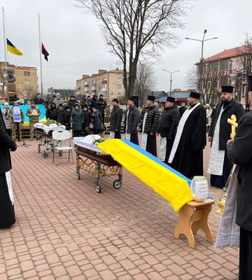 На Здолбунівщині провели в останню дорогу захисника Валерія Тофорова
