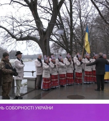 День Соборності в Ужгороді: до памʼятника Августину Волошину поклали квіти
