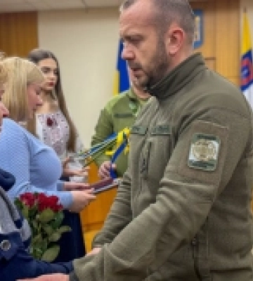 В Одесі родині загиблого офіцера-прикордонника вручили державну нагороду