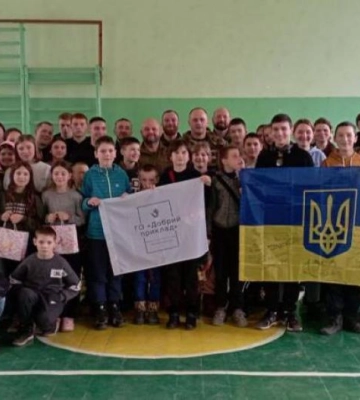 Отримали прапор від військових: наші Захисники завітали до Тучинської спецшколи