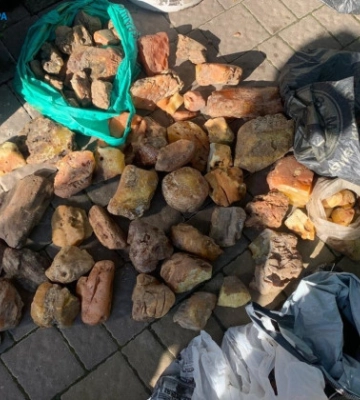 В Ровенской области у мужчины изъяли более 140 кг янтаря на 1,5 млн гривен, фото