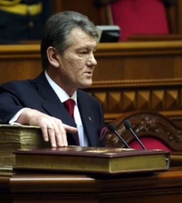 «Радили не брати булаву з рук Кучми». 20 років тому Ющенко став президентом: як це було «Радили не брати булаву з рук Кучми». 20 років тому Ющенко став президентом: як це було