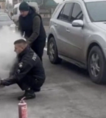 У Рівному поліцейський врятував тролейбус від пожежі