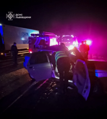 На Львівщині, з розчавленої у ДТП автівки, деблокували загиблого водія