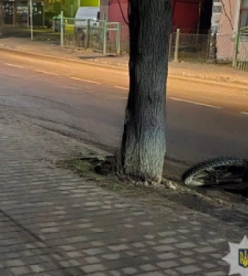 На Львівщині мотоцикліст збив літню жінку: вони обоє у лікарні