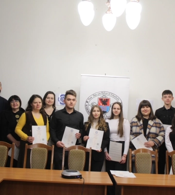 Про вручення сертифікатів та мовні іспити ECL у Берегові