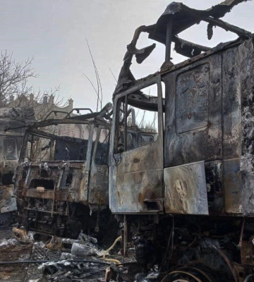 Росіяни вдарили по Зеленівці на Херсонщині - знищені вантажівки, пошкоджені будинки