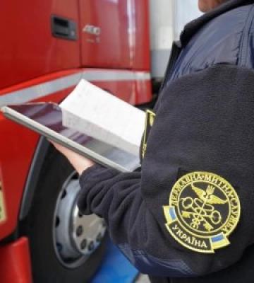 Закарпатські митники упередили 58 спроб незаконного ввезення товарів під виглядом гуманітарної допомоги