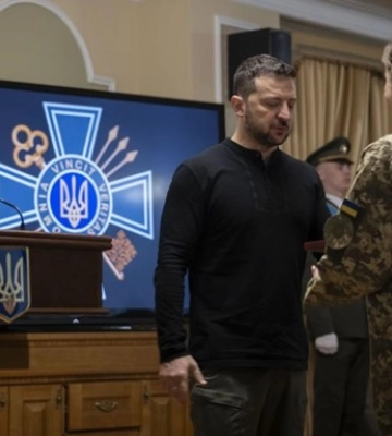 Зеленський відзначив нагородами розвідників