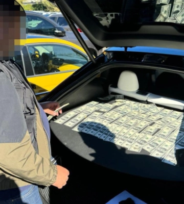 У Києві судитимуть викладача вишу, який за хабар обіцяв через «свою людину» роботу з бронюванням