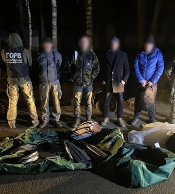 «Типографія для ухилянтів». СБУ викрила угруповання, яке масово підробляло документи