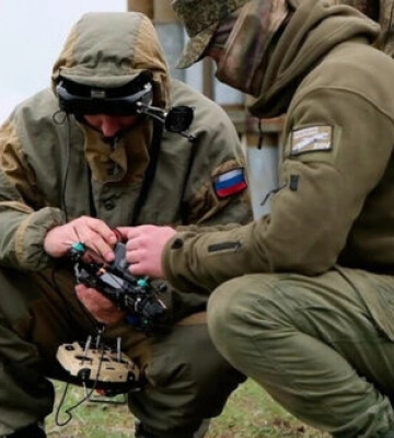 Рашисти атакували FPV-дронами цивільні авто на Сумщині: троє поранених