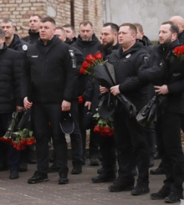 У Хмельницькому попрощалися з поліцейськими Русланом Буровим і Валентином Медвідем, які загинули захищаючи країну