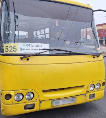 При відбитті атаки “Шахедів” постраждала маршрутка у Сумах