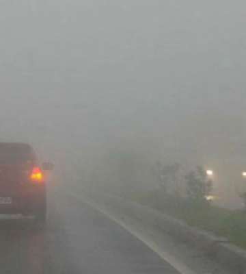 Мешканців Львівщини попередили про туман та ожеледицю на дорогах