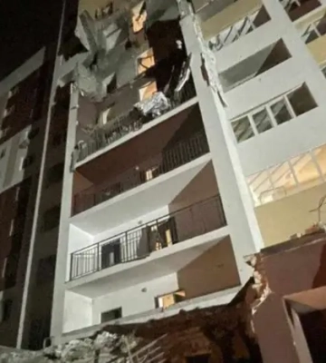 Атака на Київщину: момент удару по багатоповерхівці потрапив на відео