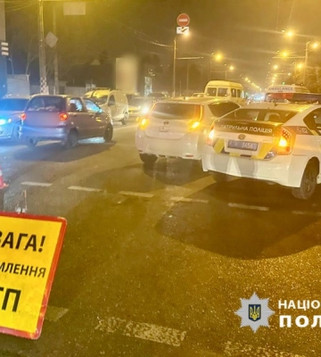 В Одесі на пішохідному переході автомобіль збив жінку
