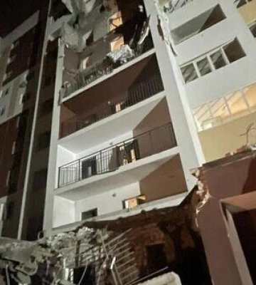 Ворог атакував Київщину: у багатоповерхівці зруйновані балкони і вибиті віконні рами