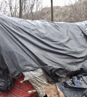 Жінка з п’ятьма дітьми з Рівненщини жила в халабуді: нові подробиці історії з Тернополя (ВІДЕО)