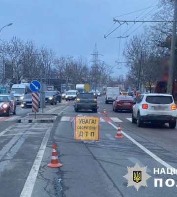 В Одесі молода жінка була збита автомобілем просто на «зебрі» пішохідного переходу. ФОТО