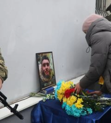 У Полтаві відкрили меморіальну дошку загиблому воїну