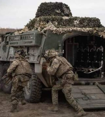 Чи будуть поставки зброї Україні: у Києві відреагували на рішення США зупинити іноземну допомогу