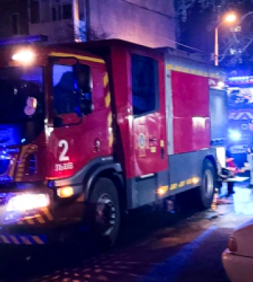 У Львові горіла квартира: вогнеборці врятували сусідів