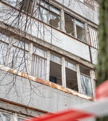 &quot;Почув вибух і полетіло скло&quot;: у Черкасах внаслідок дронової атаки пошкоджені вікна в будинках