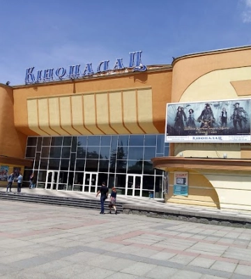 У кінотеатрі в центрі Рівного продають приміщення під офіс