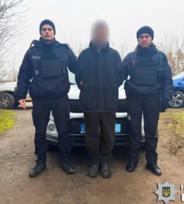 У Києві затримали чоловіка, який з ножем напав на перехожого