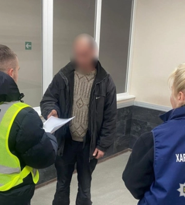У Харкові чоловік пограбував іншого чоловіка та вчинив бійку у кафе