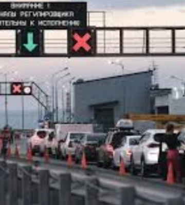 Окупанти ввели жорсткий паспортний контроль на в’їзді на Кримський міст: нібито ловлять диверсантів   