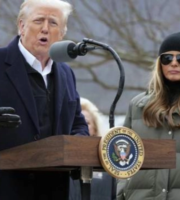 В сдержанном образе и очках: Мелания Трамп сопровождала мужа во время рабочей поездки
