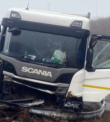 На Полтавщині легковий автомобіль зіткнувся із вантажівкою: є травмовний