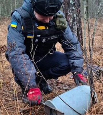 На Київщині сапери виявили та вилучили бойову частину БПЛА "Герань-2"