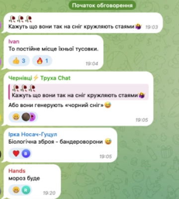 Чорна хмара птахів у Чернівцях: сотні ворон кружляють біля парку