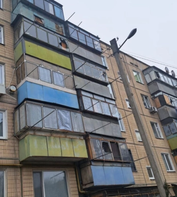 Окупанти вдарили артилерією і дронами по цивільних у Нікополі, є поранені