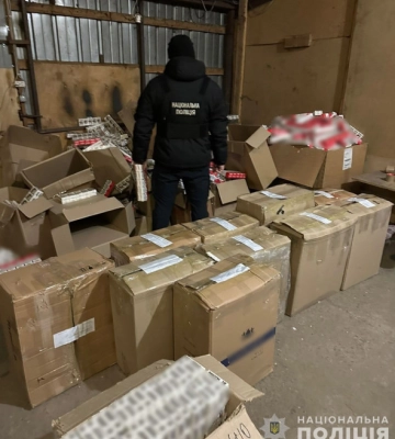 У Дніпрі ліквідована мережа збуту контрафактних цигарок оборотом 30 млн гривень. З'явилося відео