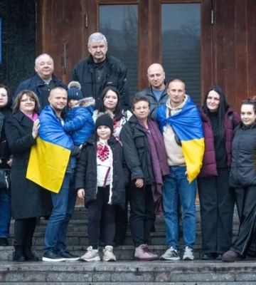 В Одесі рідні зустріли врятованих з єменського полону моряків: ГУР показало щемливі кадри