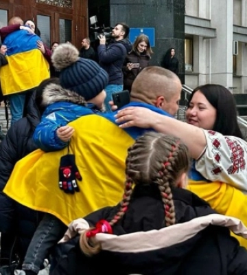 В Одесу прибули українські моряки, яких врятували з єменського полону