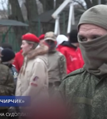 Судоплатовец из спецназа обучает школьников Мелитополя рукопашному бою (Видео)