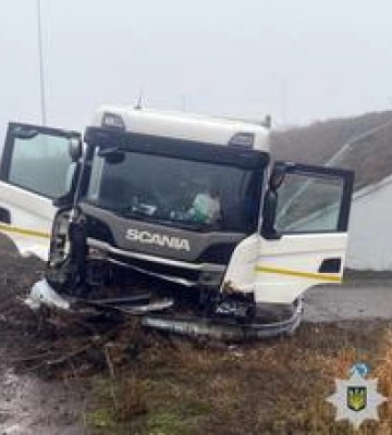 На Полтавщині, в ДТП постраждав водій вантажівки
