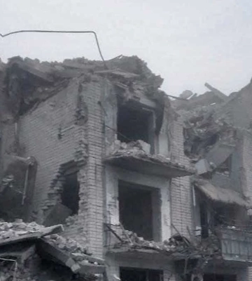 В одному з районів Херсона військові РФ скинули вибухівку на машину: наслідки обстрілів Херсонщини