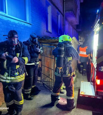 У Рівному поліцейський врятував тролейбус від пожежі