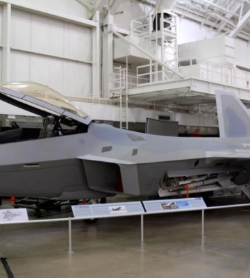 Не буде мати рівних у повітрі: США отримають модернізований F-22