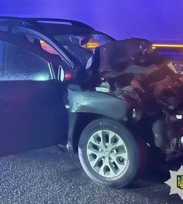 На Полтавщині керманич позашляховика врізався у вантажівку