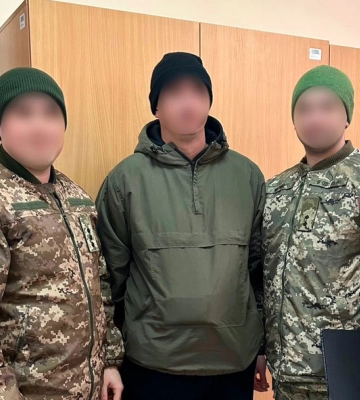 Військового в СЗЧ із незаконною зброєю затримали на Кіровоградщині