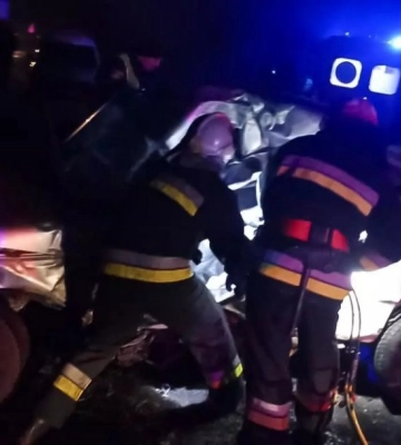 Смертельна ДТП на Львівщині: рятувальникам довелося вирізати загиблого водія із розтрощеного легковика